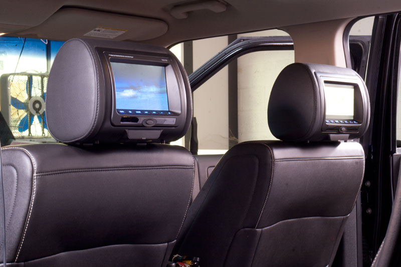 Concept CLD-703 DVD Headrest Monitor installed
